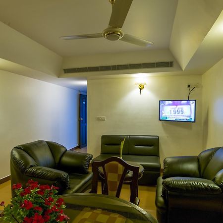 Golf View Hotels & Suites Nedumbassery Exterior photo
