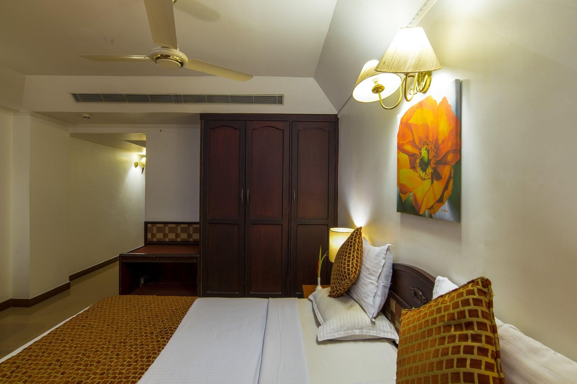 Golf View Hotels & Suites Nedumbassery Exterior photo