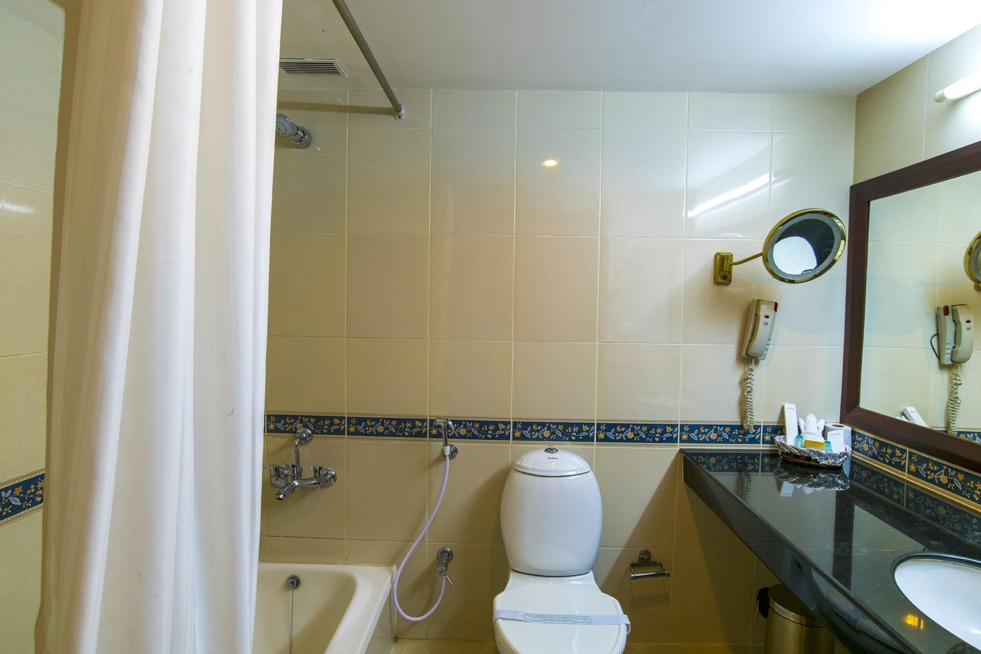 Golf View Hotels & Suites Nedumbassery Exterior photo