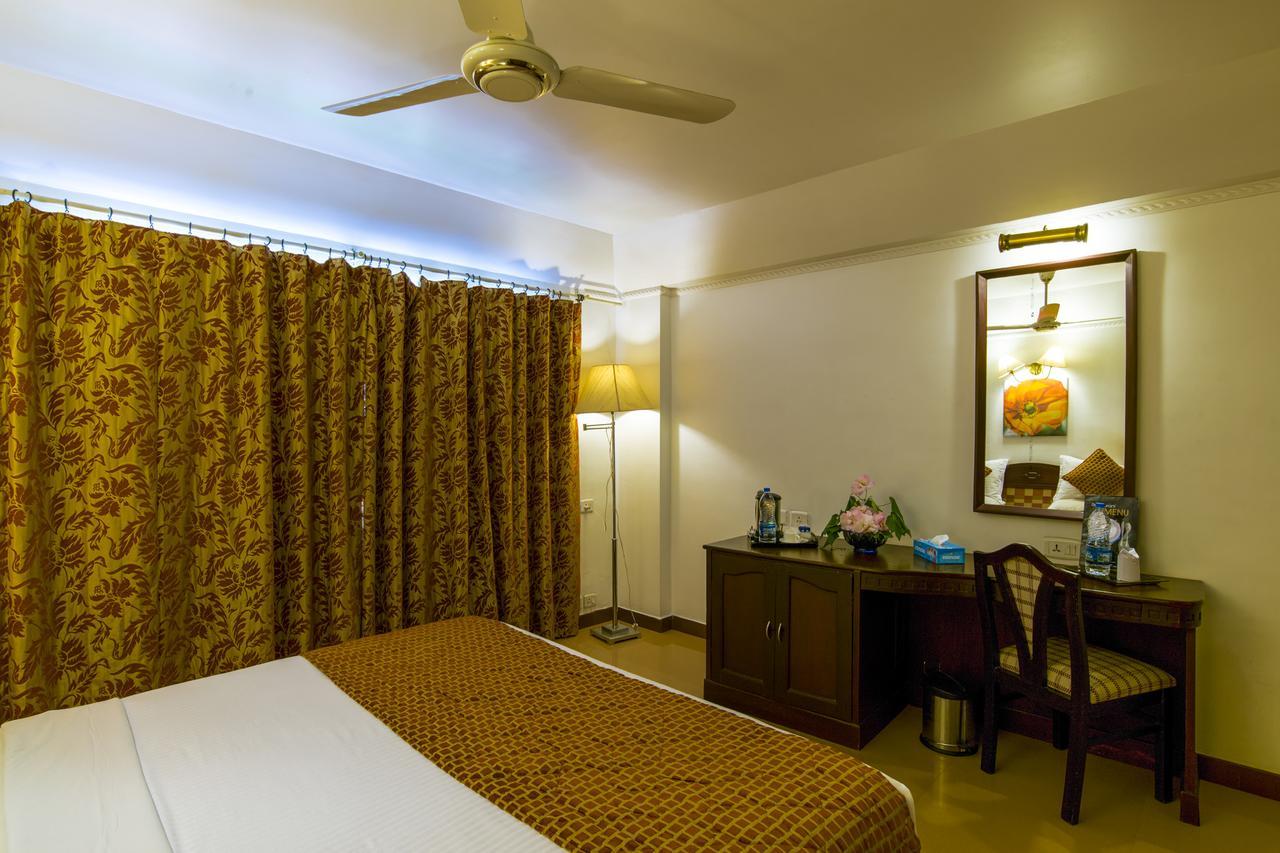Golf View Hotels & Suites Nedumbassery Exterior photo