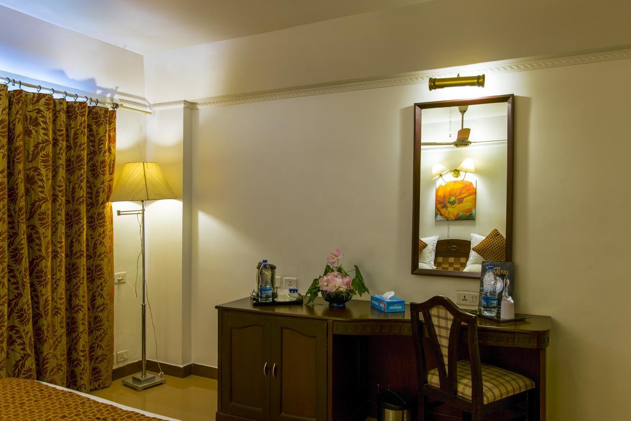 Golf View Hotels & Suites Nedumbassery Exterior photo