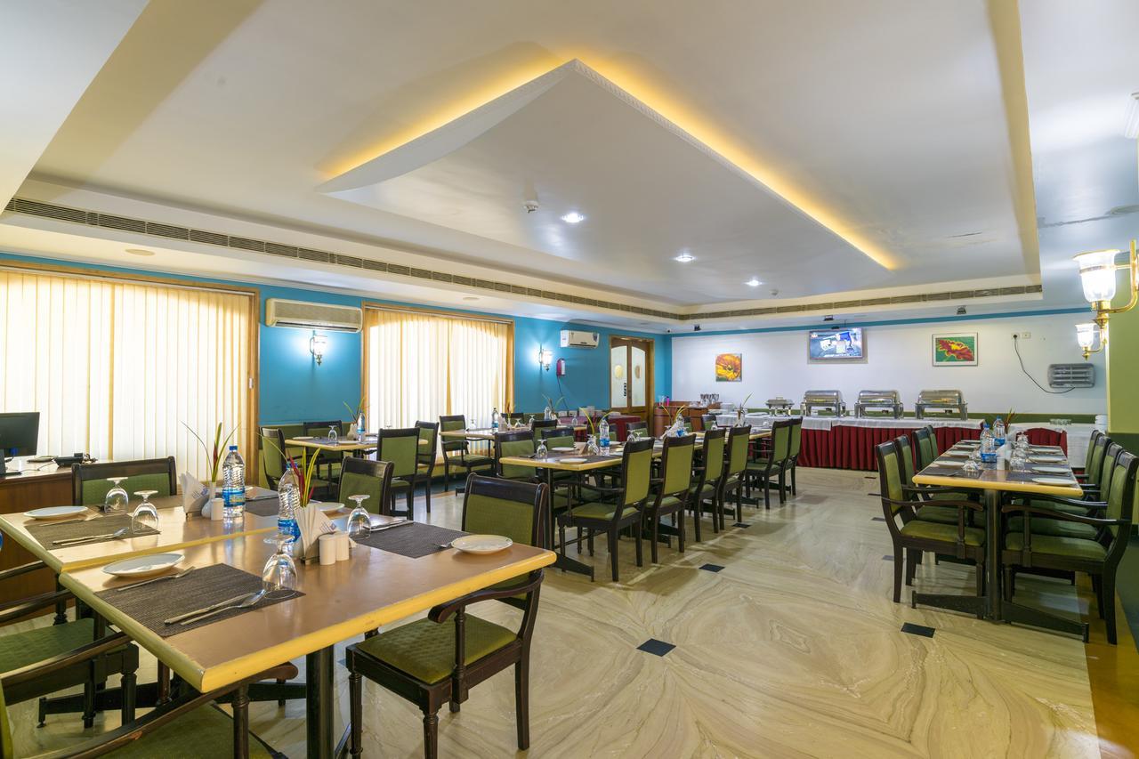 Golf View Hotels & Suites Nedumbassery Exterior photo